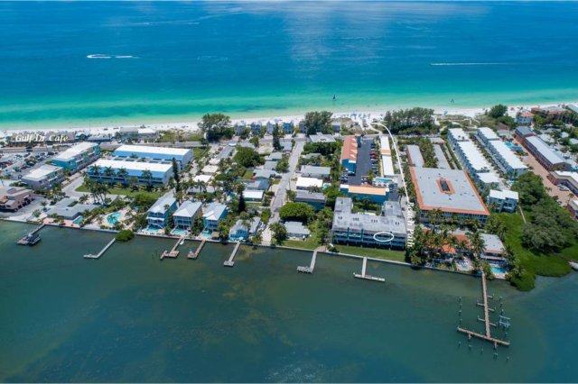 2 Condominium vacation rental located in Anna Maria Island 1