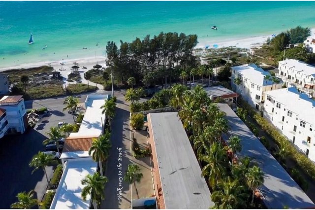 2 Condominium vacation rental located in Anna Maria Island 1