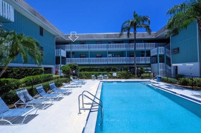 2 Condominium vacation rental located in Anna Maria Island 1