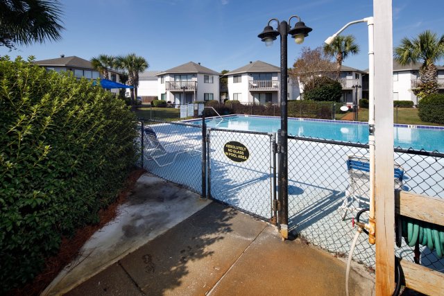 2 Condominium vacation rental located in Destin 1