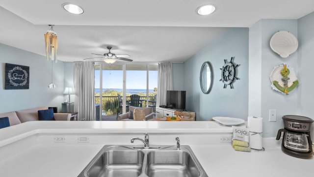 2 Condominium vacation rental located in Okaloosa Island 1