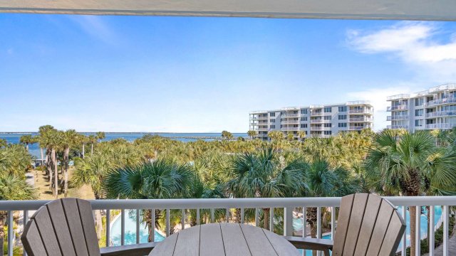 2 Condominium vacation rental located in Okaloosa Island 1