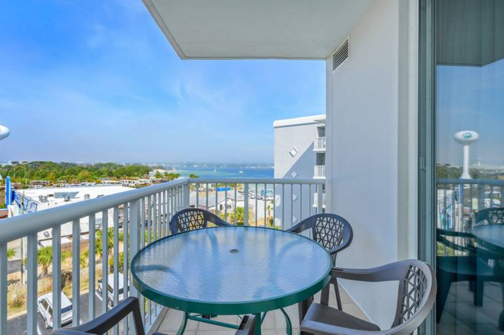 2 Condominium vacation rental located in Okaloosa Island 1