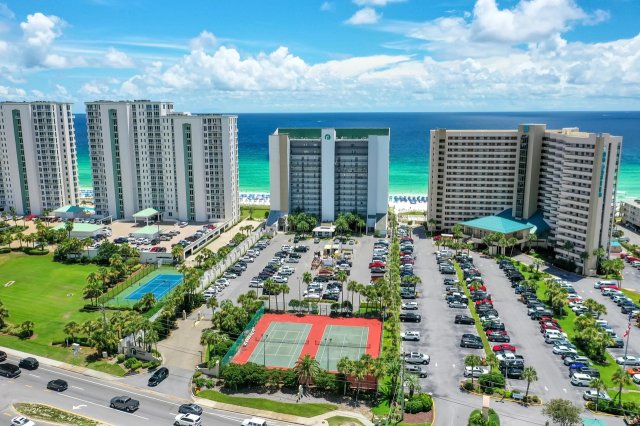 2 Condominium vacation rental located in Destin 1