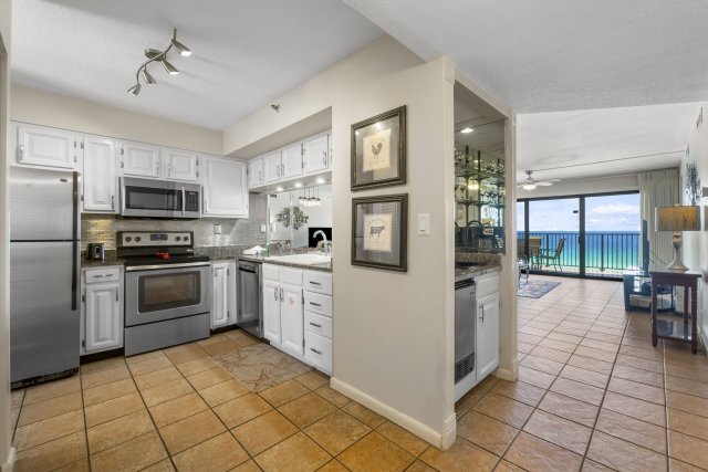 2 Condominium vacation rental located in Destin 1