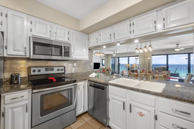 2 Condominium vacation rental located in Destin 1