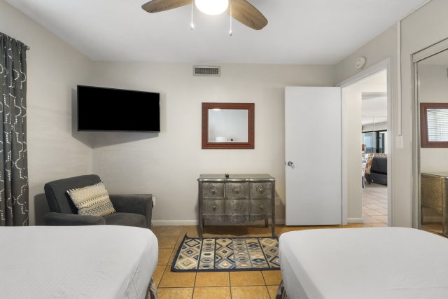 2 Condominium vacation rental located in Destin 1