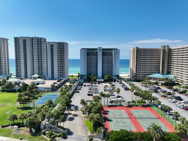 2 Condominium vacation rental located in Destin 1