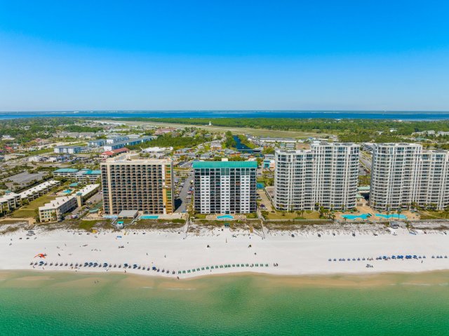 2 Condominium vacation rental located in Destin 1