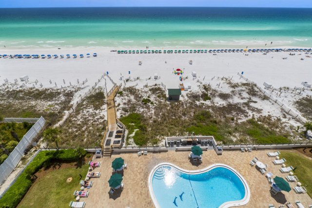 2 Condominium vacation rental located in Destin 1