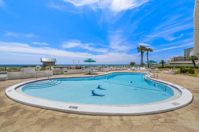 2 Condominium vacation rental located in Destin 1