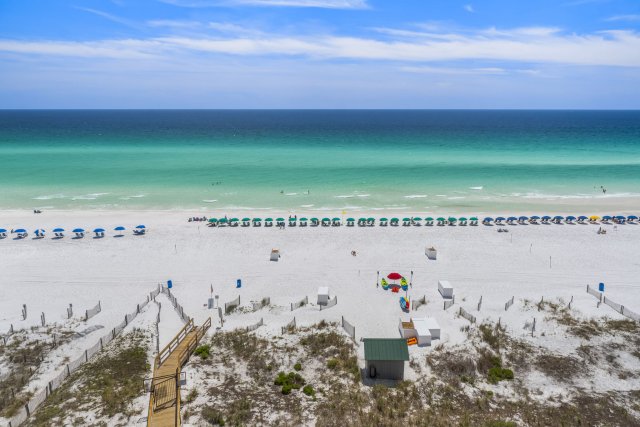 2 Condominium vacation rental located in Destin 1