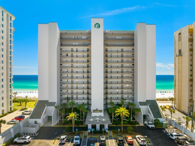 2 Condominium vacation rental located in Destin 1