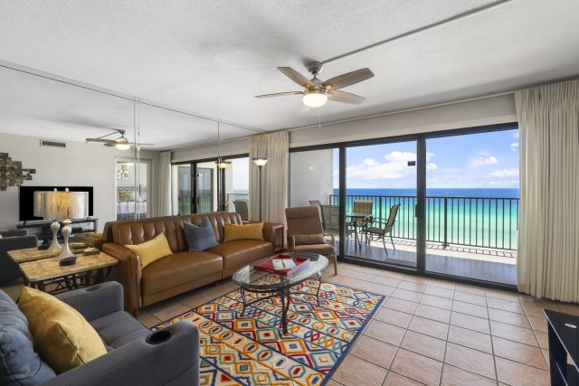 2 Condominium vacation rental located in Destin 1