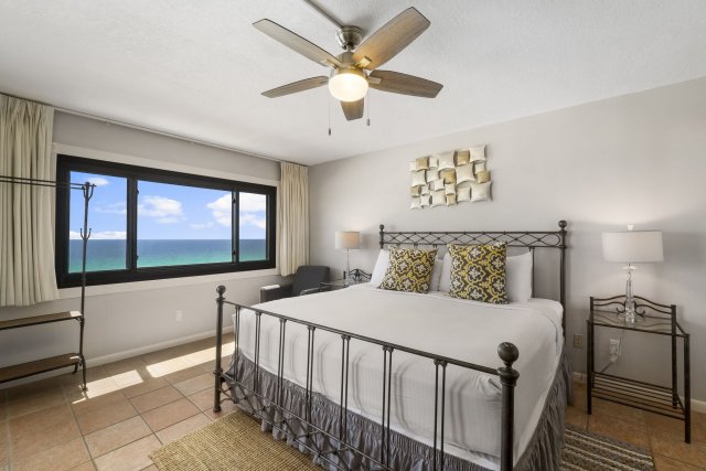 2 Condominium vacation rental located in Destin 1