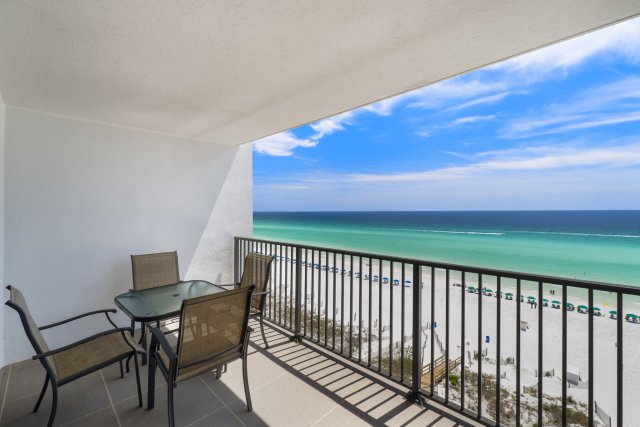 2 Condominium vacation rental located in Destin 1