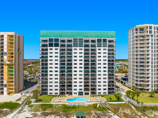 2 Condominium vacation rental located in Destin 1