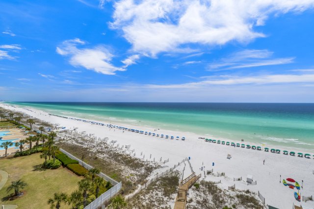 2 Condominium vacation rental located in Destin 1