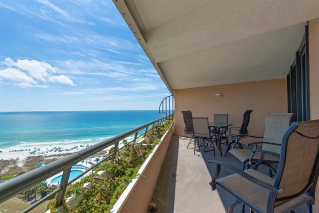 2 Condominium vacation rental located in Destin 1