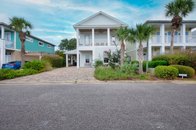 4 House vacation rental located in Destin 1