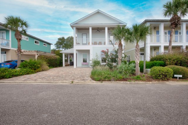 4 House vacation rental located in Destin 1