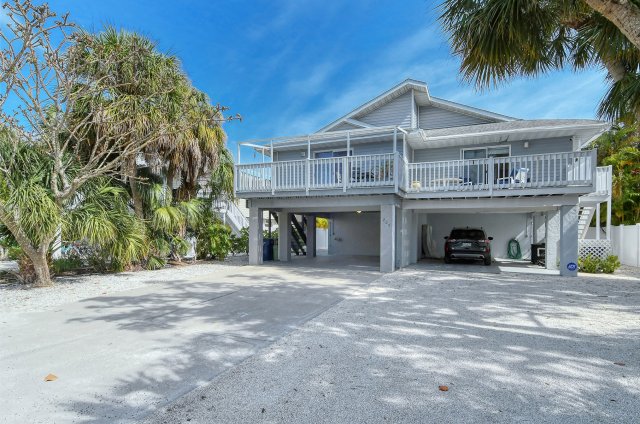 2 House vacation rental located in Anna Maria Island 1