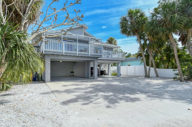 2 House vacation rental located in Anna Maria Island 1