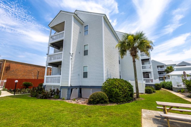 2 Condominium vacation rental located in Okaloosa Island 1