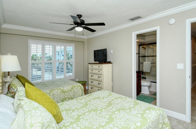 2 Condominium vacation rental located in Anna Maria Island 1