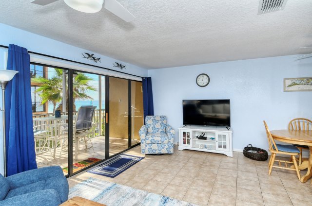 2 Condominium vacation rental located in Anna Maria Island 1