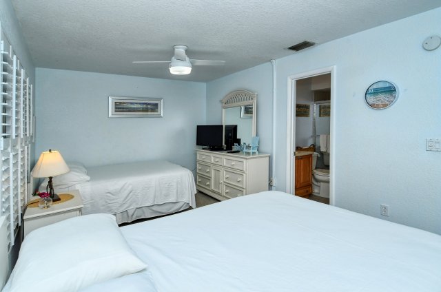 2 Condominium vacation rental located in Anna Maria Island 1