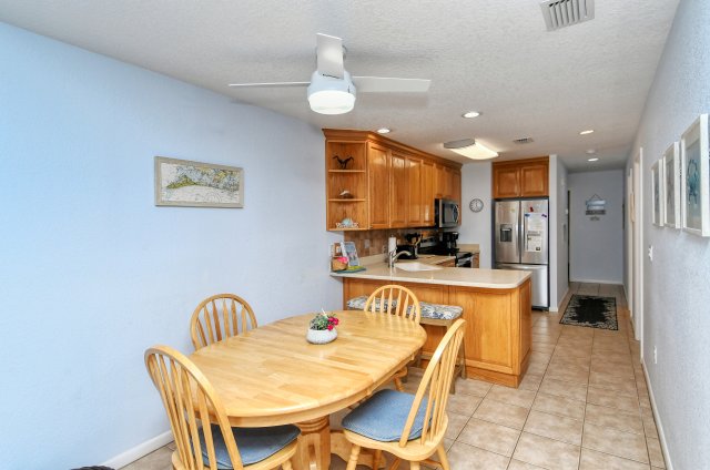 2 Condominium vacation rental located in Anna Maria Island 1