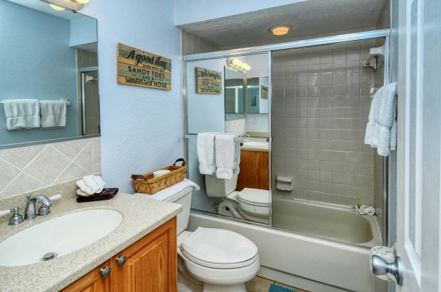 2 Condominium vacation rental located in Anna Maria Island 1