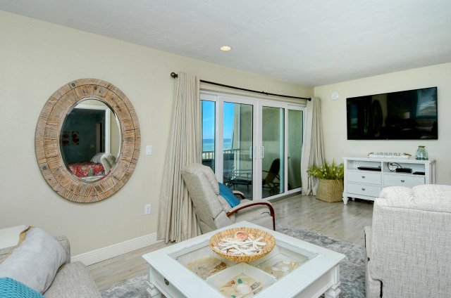 2 Condominium vacation rental located in Anna Maria Island 1