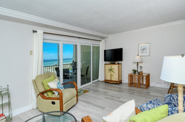 2 Condominium vacation rental located in Anna Maria Island 1