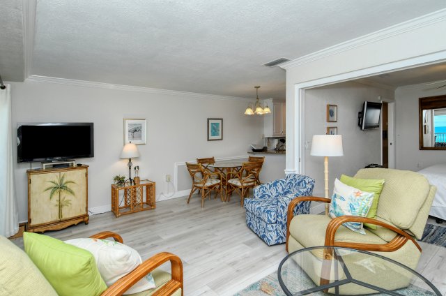 2 Condominium vacation rental located in Anna Maria Island 1