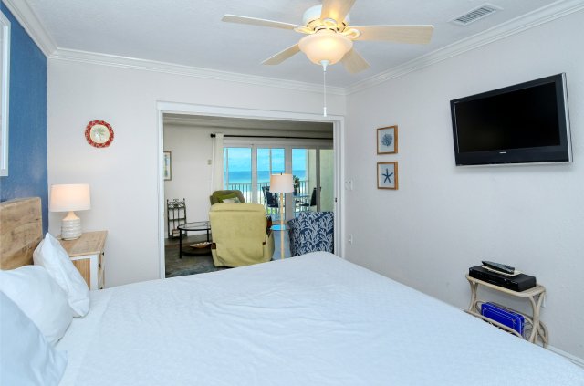 2 Condominium vacation rental located in Anna Maria Island 1