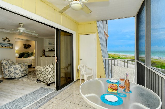 2 Condominium vacation rental located in Anna Maria Island 1