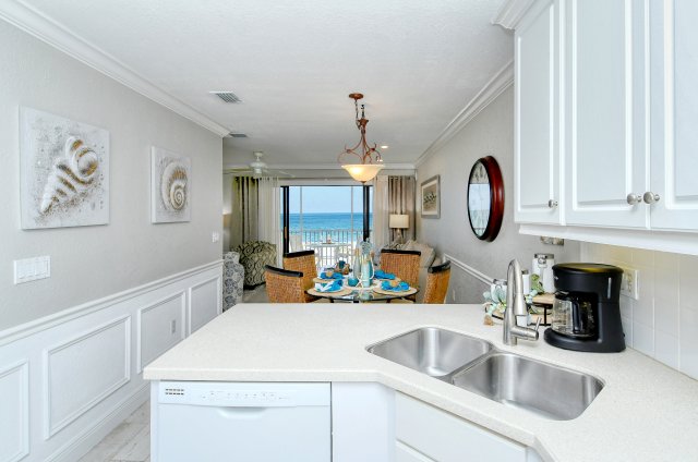 2 Condominium vacation rental located in Anna Maria Island 1