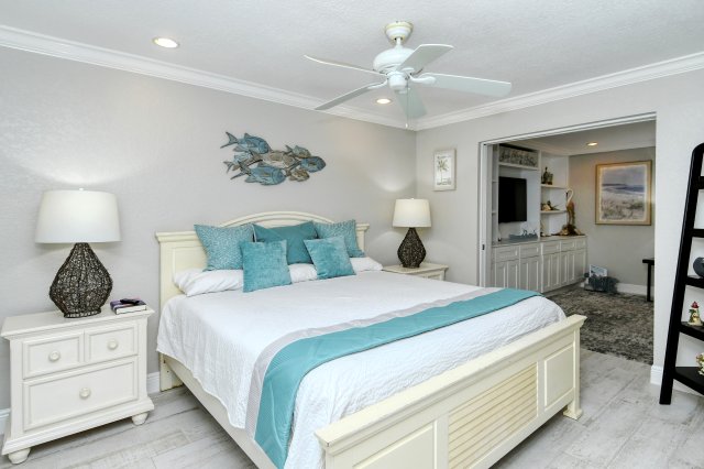 2 Condominium vacation rental located in Anna Maria Island 1