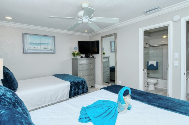 2 Condominium vacation rental located in Anna Maria Island 1