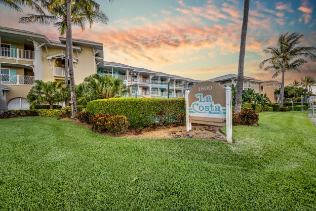 2 Condominium vacation rental located in Anna Maria Island 1