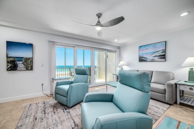 2 Condominium vacation rental located in Anna Maria Island 1