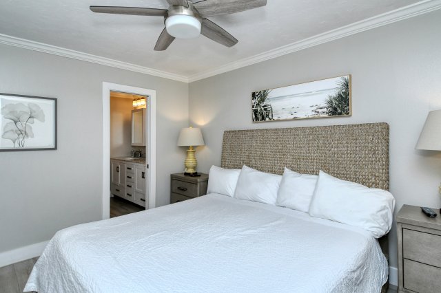 2 Condominium vacation rental located in Anna Maria Island 1