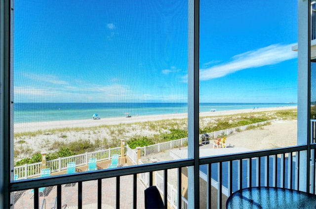 2 Condominium vacation rental located in Anna Maria Island 1