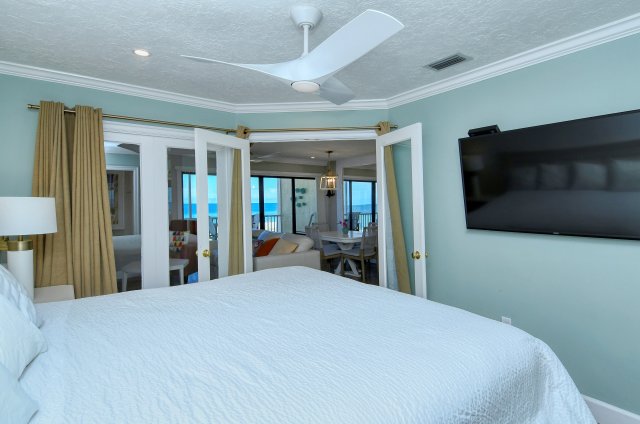 2 Condominium vacation rental located in Anna Maria Island 1