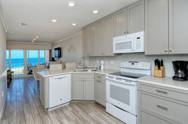 2 Condominium vacation rental located in Anna Maria Island 1