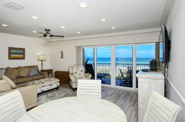 2 Condominium vacation rental located in Anna Maria Island 1