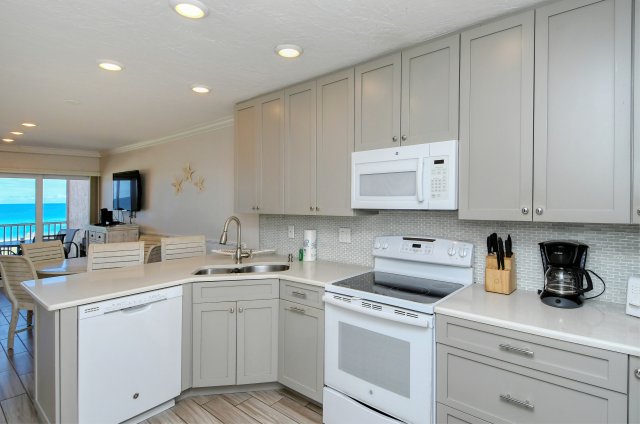 2 Condominium vacation rental located in Anna Maria Island 1