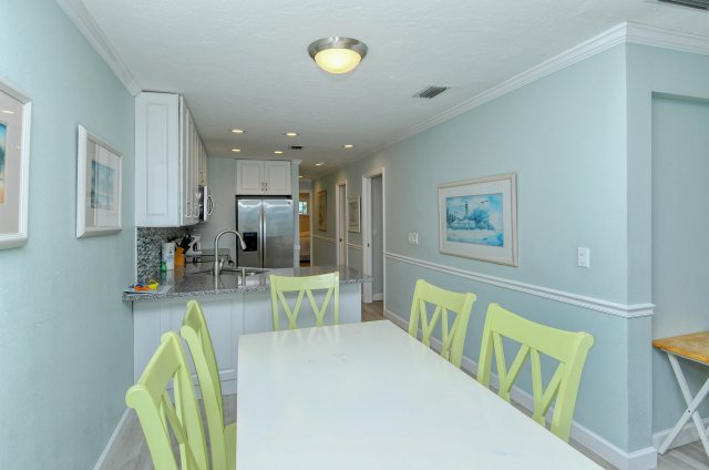 2 Condominium vacation rental located in Anna Maria Island 1